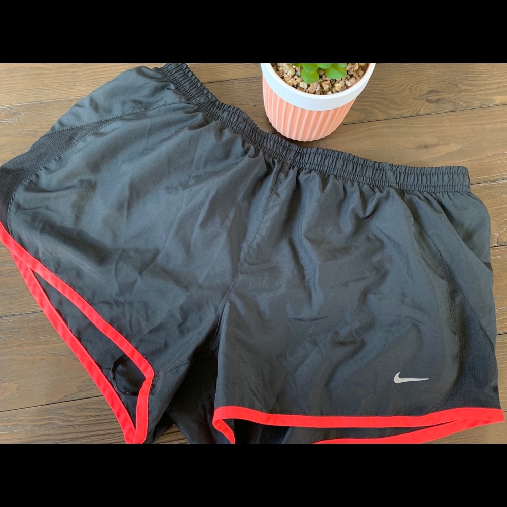 💥Nike Women’s Tempo Running Shorts